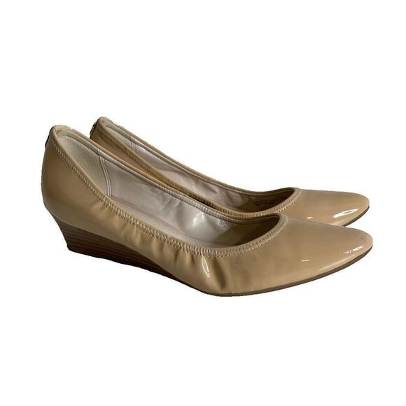 Cole Haan Grand Os Wedge Pumps Womens Sz 7.5 Tan Shoes Beige Neutral Patent - Picture 1 of 13